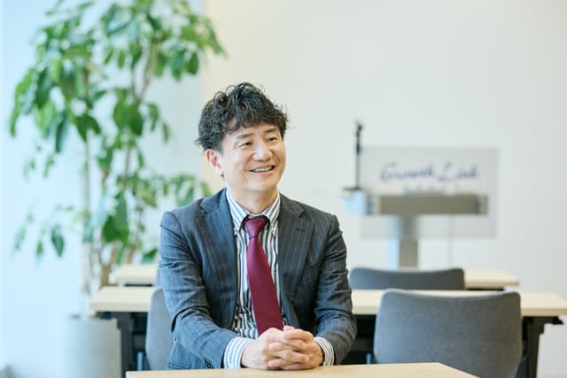 創業から事業承継まで、 あらゆるフェーズに対応できるサービスを備え、 企業の成長を支える