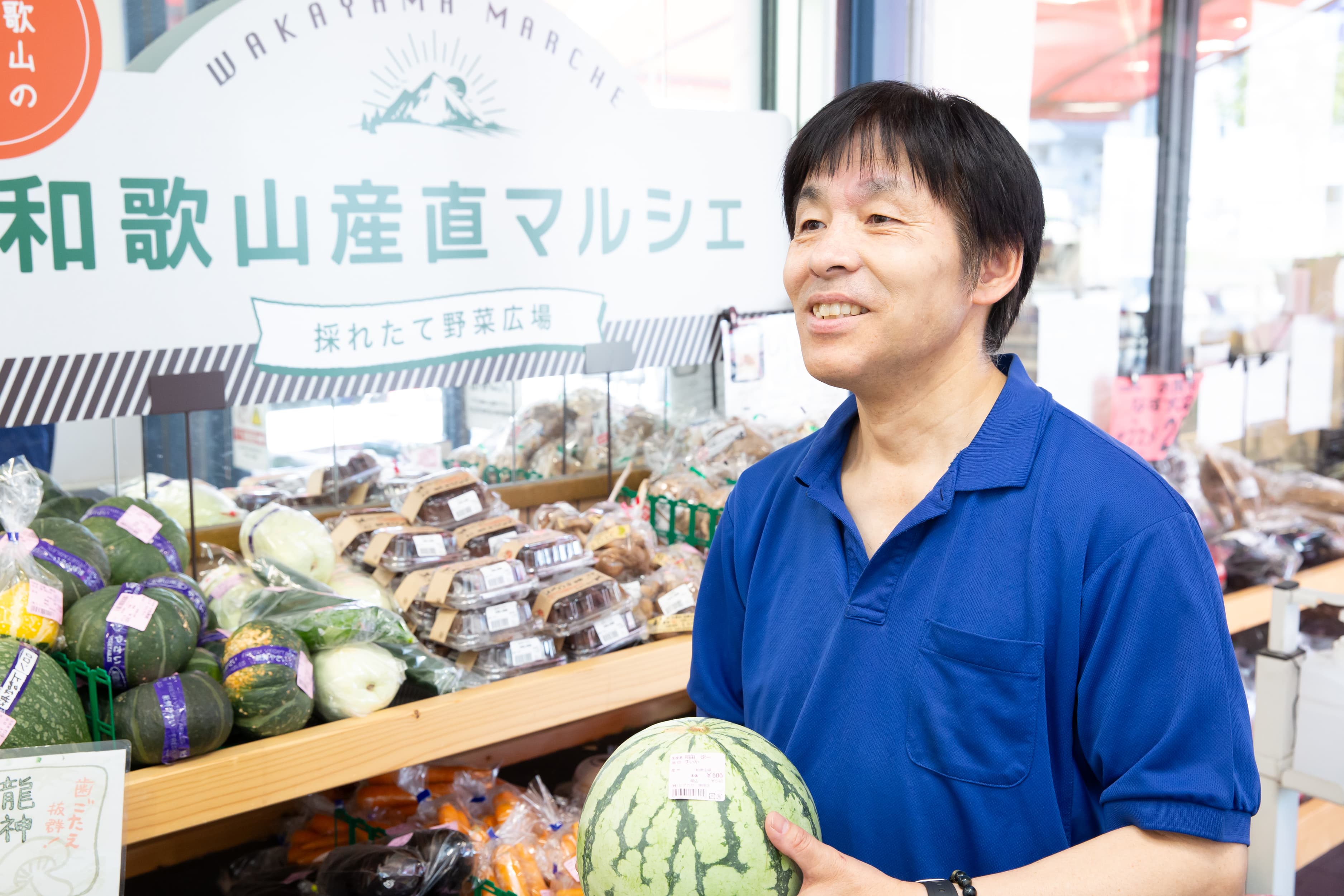 店頭を彩るヒダカヤの顔「青果」。安さと品揃え、暮らしに寄り添う売り 