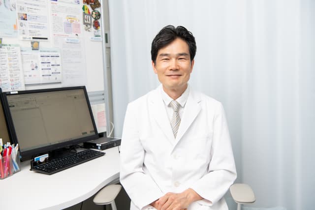 大学病院部長から開業医へ 高度な知識と誠実さを軸に「グローカル」な医療を目指す